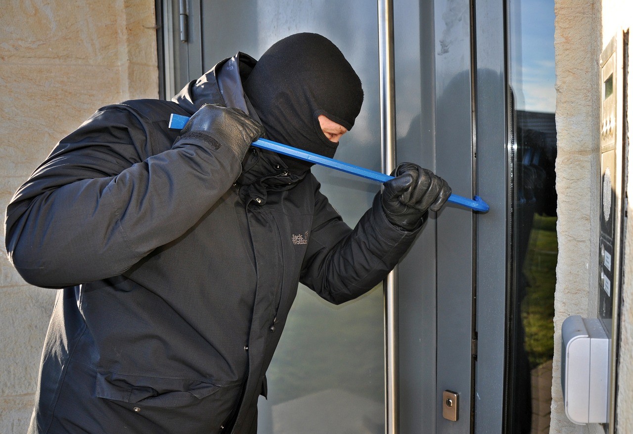 10 Signs House Targeted Burglars